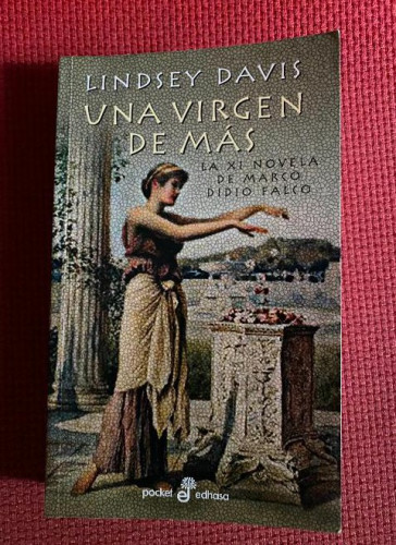 Portada del libro de UNA VIRGEN MÁS. LINDSEY DAVIS. ED. DE BOLSILLO. EDHASA.