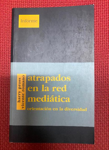 Portada del libro de Atrapados en la red medíática (INFORME)