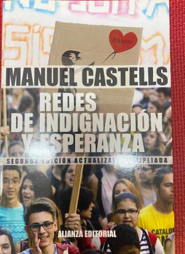 Portada del libro de REDES DE INDIGNACIÓN Y ESPERANZA. 2ª EDICIÓN ACTUALIZADA Y AMPLIADA. MANUEL CASTELLS. 2015, ALIANZA.