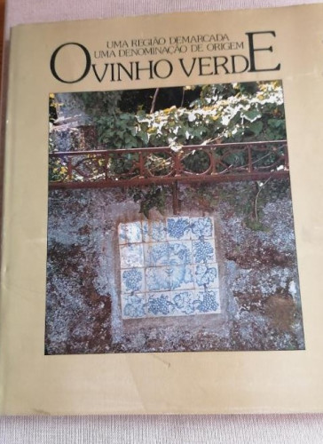 Portada del libro de Ovinho Verde. Amandio Calhano. CONSEJO PORTO. 1986 94pp EN PORTUGUES