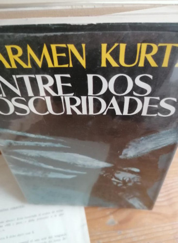 Portada del libro de ENTRE DOS OSCURIDADES - Kurtz, Carmen planeta 1º ed. 1969 285pp