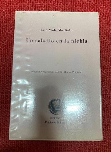 Portada del libro de Un caballo en la niebla: antología (1986-1989)