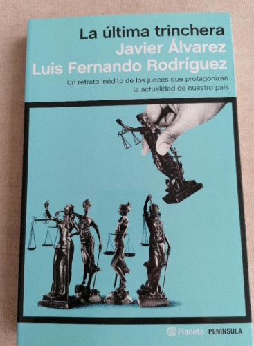 Portada del libro de LA ÚLTIMA TRINCHERA. - JAVIER / RODRÍGUEZ ÁLVAREZ - EDICIONES PENÍNSULA - ATALAYA