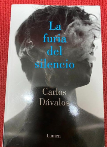 Portada del libro de LA FURIA DEL SILENCIO. CARLOS DÁVALOS. LUMEN, 2020.