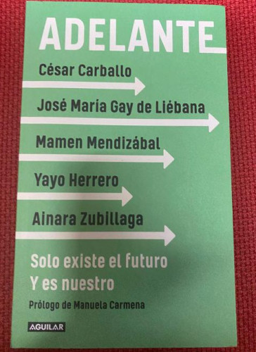 Portada del libro de ADELANTE, SOLO EXISTE EL FUTURO Y ES NUESTRO. VVAA. PRÓLOGO MANUELA CARMENA. AGUILAR, 2020.