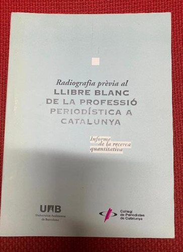 Portada del libro RADIOGRAFIA PRÈVIA AL LLIBRE BLANC DE LA PROFESSIÓ PERIODÍSTICA A CATALUNYA. UAB, 2004.