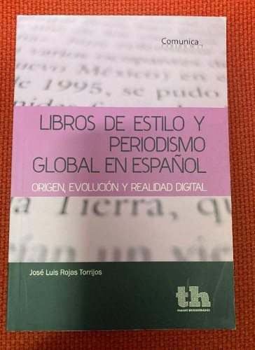 Portada del libro de LIBROS DE ESTILO Y PERIODISMO GLOBAL EN ESPAÑOL. JOSÉ LUIS ROJAS TORRIJOS. TIRANT HUMANIDADES, 2011.