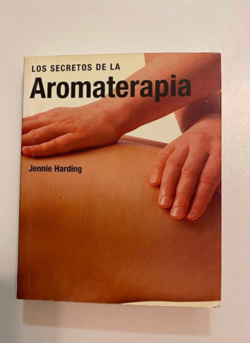 Portada del libro de LOS SECRETOS DE LA AROMATERAPIA. JENNIE HARDING. 2003, TASCHEN.