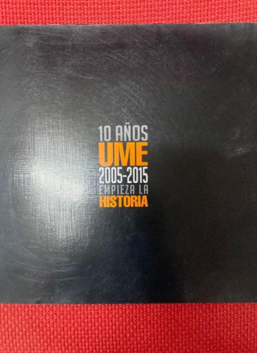 Portada del libro de 10 AÑOS, UME, 2005-2015, EMPIEZA LA HISTORIA. 2015, CENTRO GEOGRÁFICO DEL EJÉRCITO DE TIERRA.