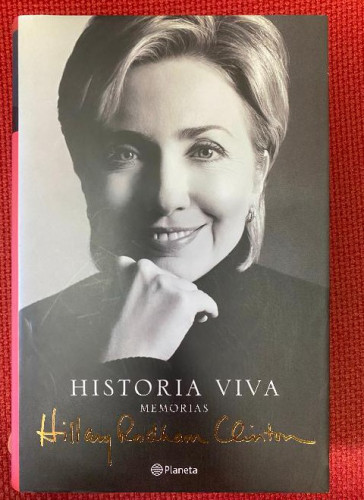 Portada del libro de HISTORIA VIVA, MEMORIAS. HILLARY RODHAM CLINTON. PLANETA, 2003.