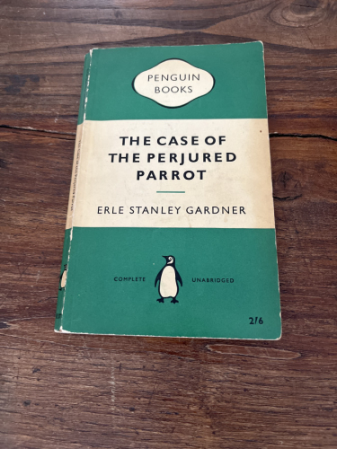 Portada del libro de The Case of the Perjured Parrot
