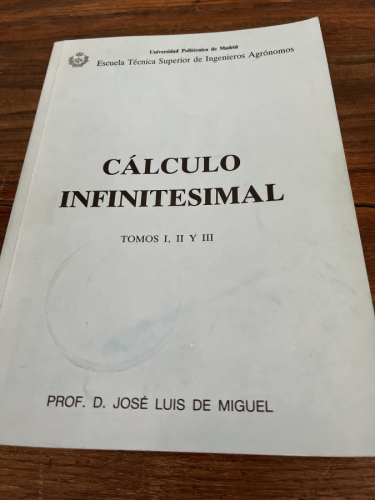Portada del libro de calculo infinitesimal