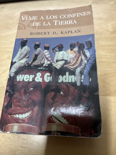 Portada del libro de ROBERT D. KAPLAN. VIAJE A LOS CONFINES DE LA TIERRA. 