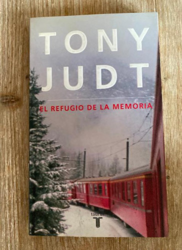 Portada del libro de El refugio de la memoria (Pensamiento)