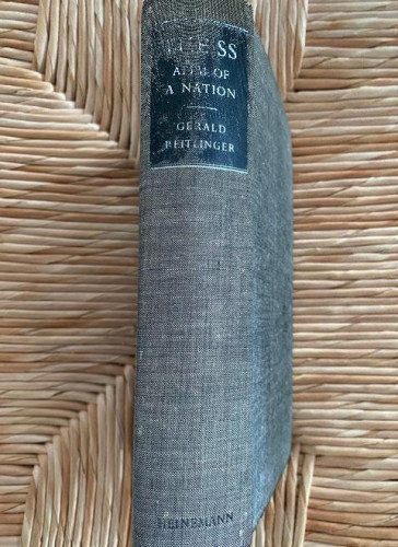 Portada del libro de THE SS. ALIBI OF A NATION, 1922-1945. GERALD REITLINGER. HEINEMANN, 1956.