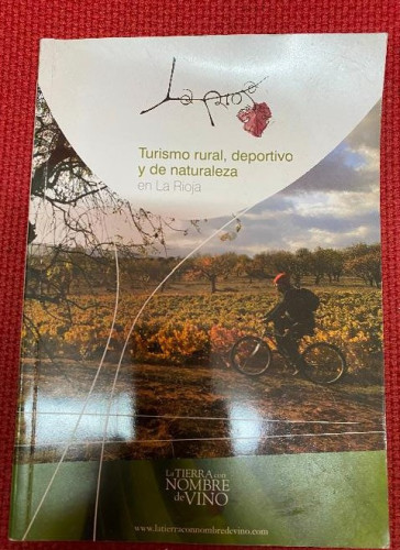 Portada del libro de TURISMO RURAL, DEPORTIVO Y DE NATURALEZA EN LA RIOJA. LA TIERRA CON NOMBRE DE VINO.