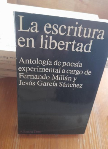 Portada del libro de La escritura en libertad. Antología poesía experimental. Millán y García Sánchez. Alianza Tres. 1975