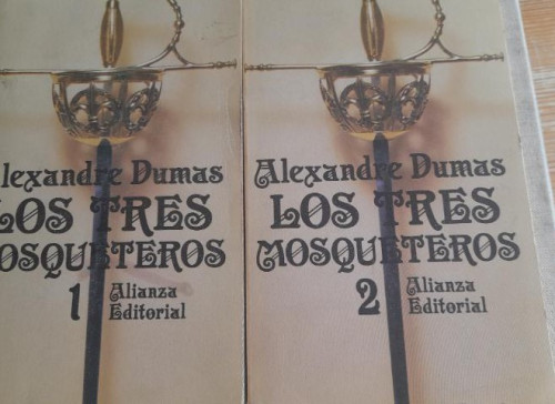 Portada del libro de Los tres mosqueteros. Alexandre Dumas. Alianza ed. 2 VOL. 1980