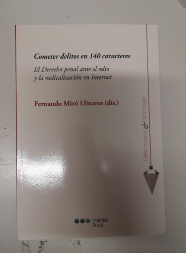 Portada del libro de Cometer delitos en 140 caracteres: El Derecho penal ante el odio y la radicalización en Internet (Derecho...