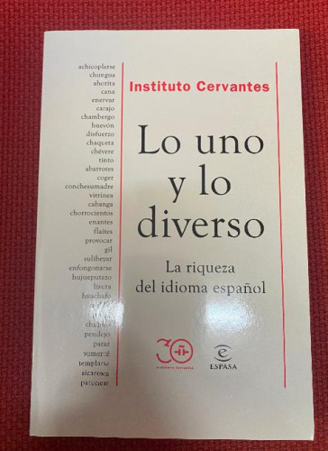Portada del libro de LO UNO Y LO DIVERSO. LA RIQUEZA DEL IDIOMA ESPAÑOL. INSTITUTO CERVANTES. ESPASA, 2021.