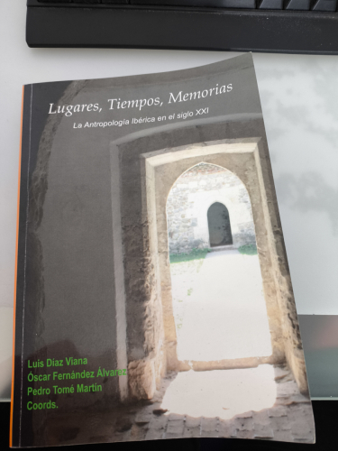 Portada del libro de Lugares, Tiempos, Memorias
