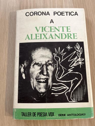 Portada del libro de CORONA POETICA - TALLER DE POESIA VOX- CONTIENE DEDICATORIO DEL AUTOR. 