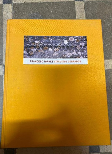 Portada del libro de CIRCUITOS CERRADOS, FRANCESC TORRES. FUNDACIÓN TELEFÓNICA, 2000.