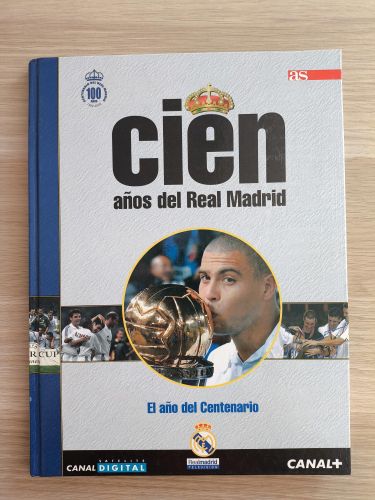 Portada del libro de Cien años del Real Madrid. La temporada 2001-2002