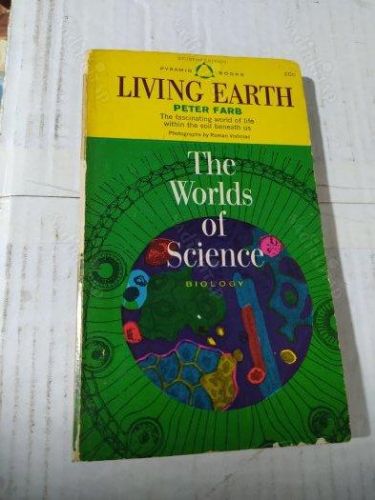 Portada del libro de LIVING EARTH- the worlds of science