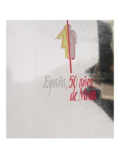 Portada del libro de Cincuenta años de moda española