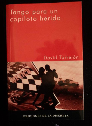 Portada del libro de TENGO PARA TI UN COPILOTO HERIDO. DAVID TORREJON. ED.LA DISCRETA. 2010 340 PAG