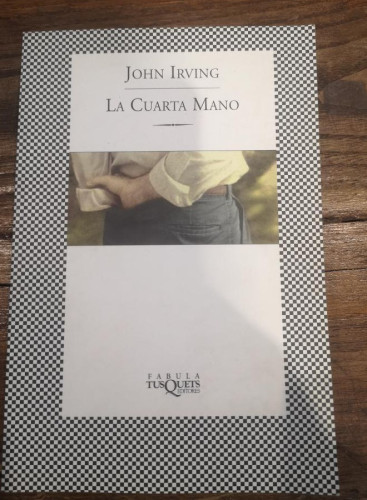 Portada del libro de La cuarta mano (FÁBULA)