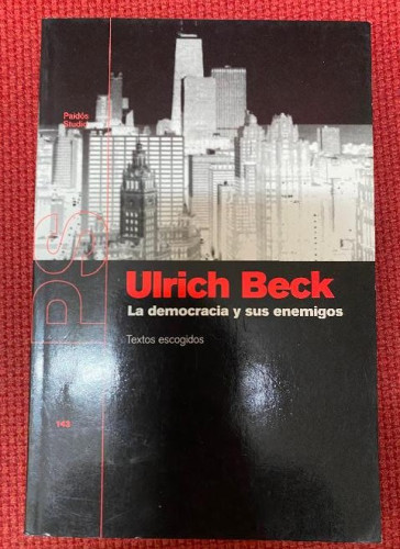Portada del libro de LA DEMOCRACIA Y SUS ENEMIGOS. ULRICH BECK. PAIDÓS, 2000.