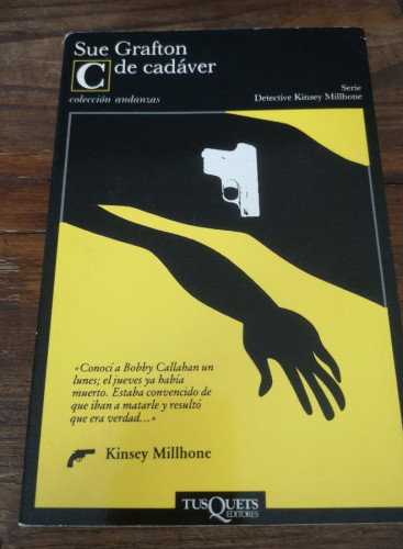 Portada del libro de C de cadáver- Grafton, Sue- Editorial Tusquets