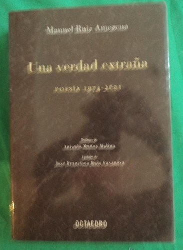 Portada del libro de UNA VERDAD EXTRAÑA POESIA 1974-2001 MANUEL RUIZ AMEZCUA.OCTAEDRO. 2002 476 PAG