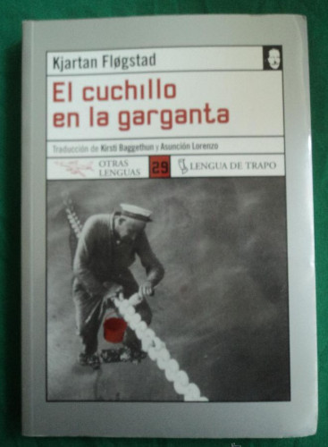 Portada del libro de EL CUCHILLO EN LA GARGANTA. KJARTAN FLOGSTAD. LENGUA DE TRAPO. 1991 240 PAG
