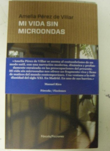 Portada del libro de Mi vida sin microondas (Ficciones) Tapa blanda 2018 de Amelia Pérez de Villar (Autor)