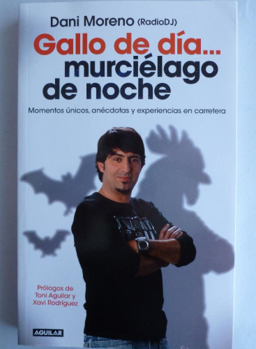 Portada del libro de Gallo de día... murciélago de noche: Momentos únicos, anécdotas y experiencias en carretera (Aguilar)