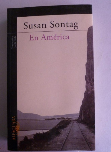 Portada del libro de EN AMERICA. SUSAN SONTAG ALFAGUARA 2002 586 PAG