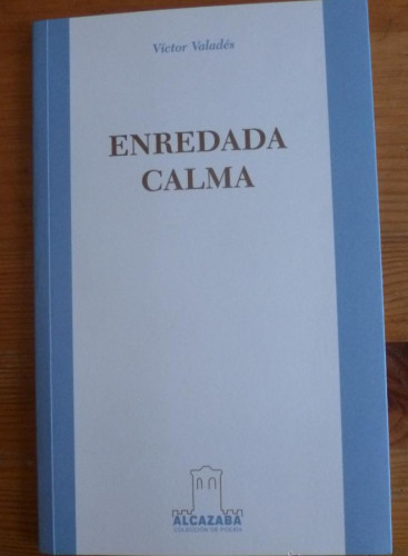 Portada del libro de ENREDADA CALMA. VICTOR VALADES. ALCAZABA. 2013 66 PAG DEDICATORIA AUTOR