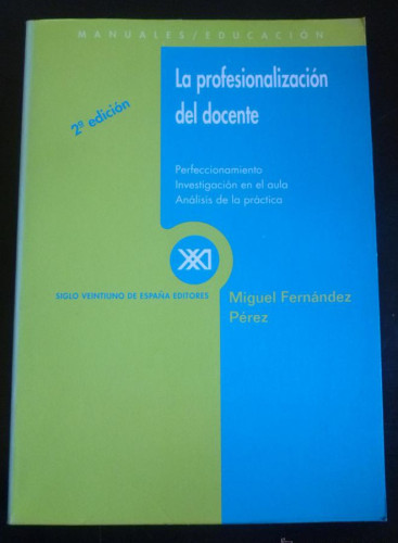 Portada del libro de LA PROFESIONALIZACION DEL DOCENTE. MIGUEL FERNANDEZ PEREZ. ED SIGLO XXI 1988 264 PAG