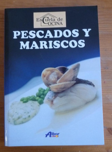 Portada del libro PESCADOS Y MARISCOS. ESCUELA DE COCINA ALBOR. 2009 156 PAG