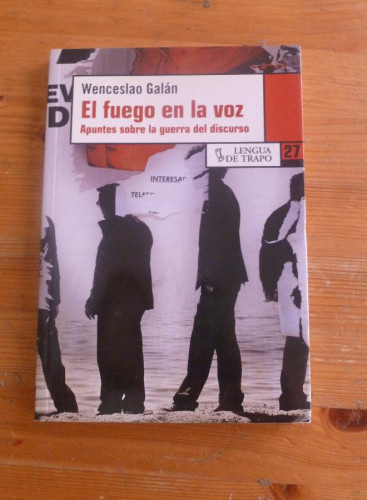 Portada del libro de El fuego en la voz: Apuntes sobre la guerra del discurso