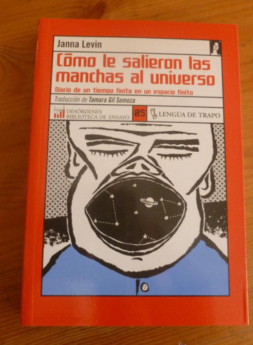 Portada del libro de COMO LE SALIERON LAS MANCHAS AL UNIVERSO. JANNA LEVIN. LENGUA DE TRAPO. 2002 288 PAG