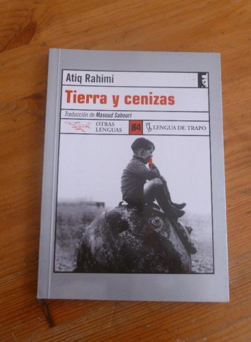 Portada del libro de TIERRA Y CENIZAS. ATIQ RAHIMI. LENGUA DE TRAPO. 1999 93 PAG