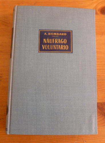 Portada del libro de NAUGRAFO VOLUNTARIO. EN UNA BALSA A TRAVÉS DEL ATLANTICO.A.BOMBARD. 1963 241 PAG