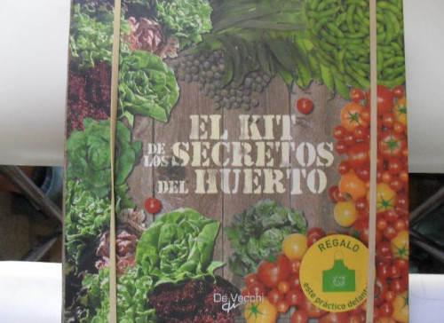 Portada del libro de El kit de los secretos del huerto (Saber vivir)