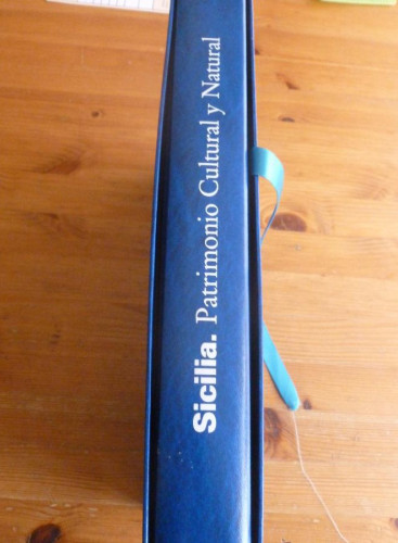 Portada del libro de SICILIA PATRIMONIO CULTURAL Y NATURAL. VINCENZO CONSOLO. GAS NATURAL2007 345 PAG