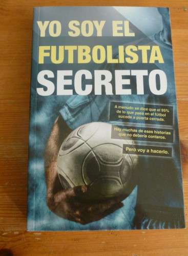 Portada del libro de YO SOY EL FUTBOLISTA SECRETO. ANONIMO. ED. CORNER 2014 243 pp