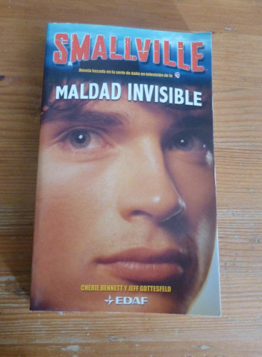 Portada del libro de SMALLVILLE. MALDAD INVISIBLE. BENNET y COTTESFELD. EDAF 189 pp